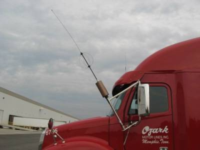 The Ultimate Guide To Finding The Best Cb Antenna For 18-Wheelers In 2023