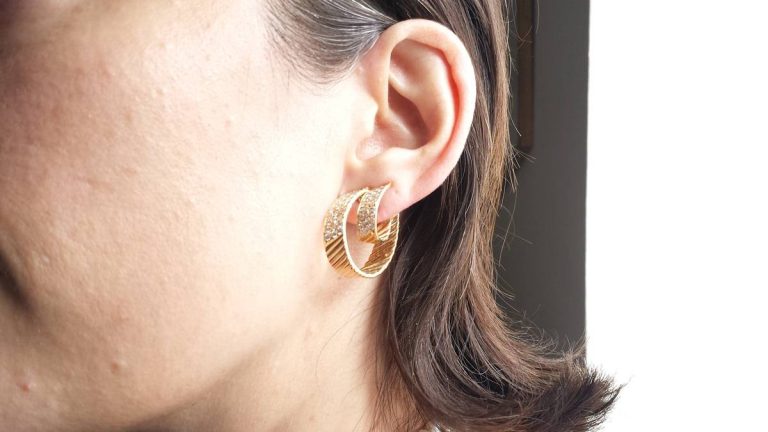 2023: The Top Trending Earrings To Complete Your Look – Perfect For Older Women!