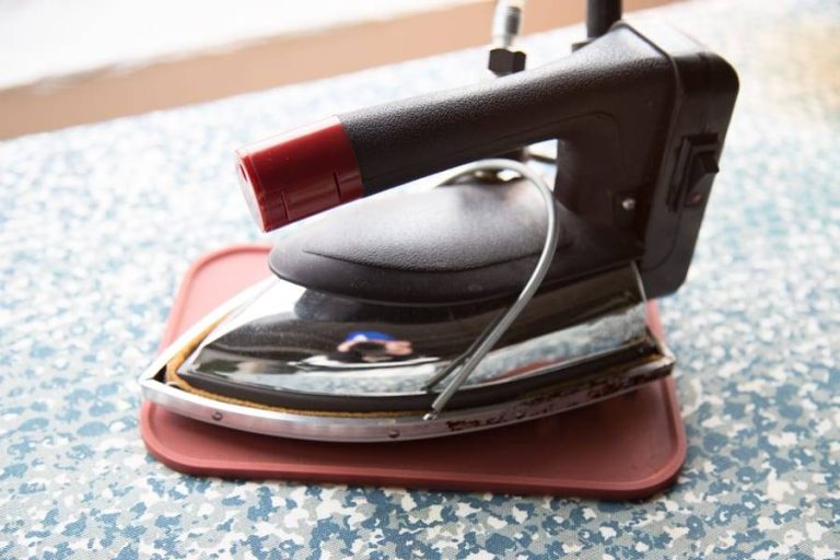 2023’S Best Steam Irons For Sewers: Find The Most Advanced Iron For Perfect Finishing!