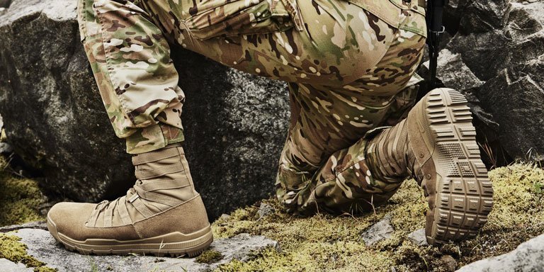 How Much Do Army Boots Weigh? A Comprehensive Guide